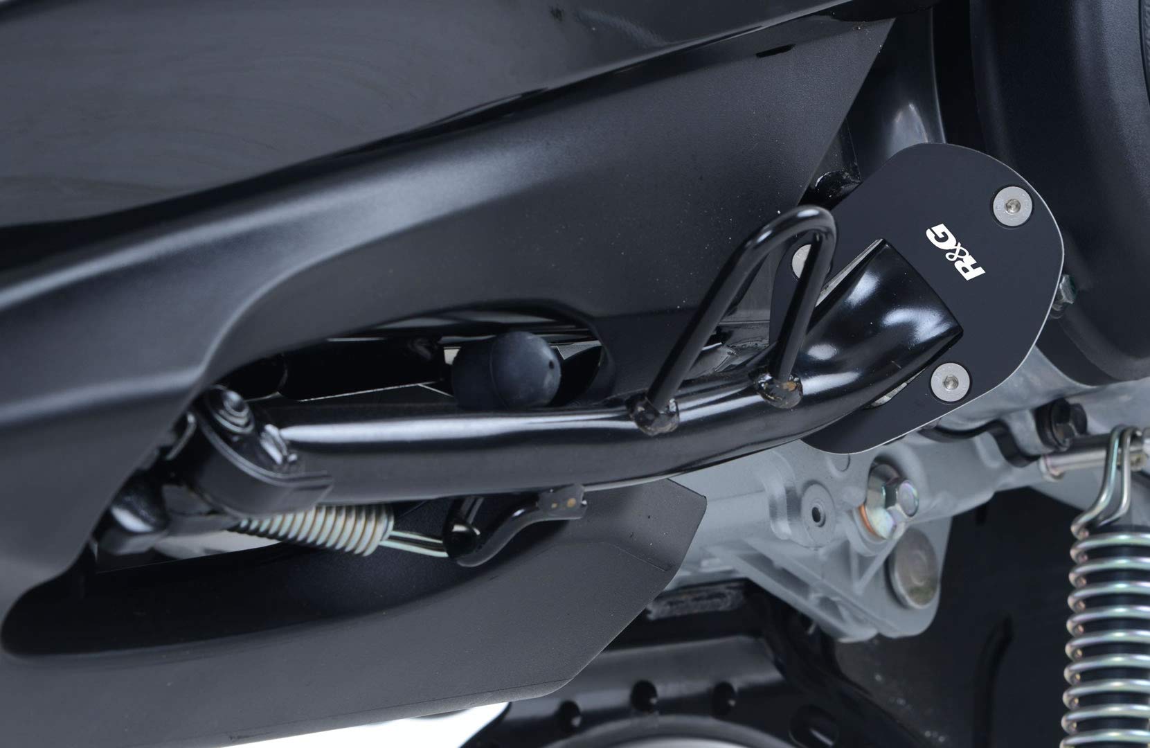 

Подножка-башмак для YAMAHA Majesty R&G Серебристый/Черный S(14-), S-Max(14-) RG-PKS0068SI