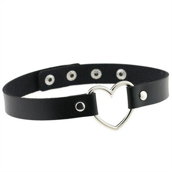 Cool Gothic Black Heart Choker: Women's Punk Metal Necklace with Collar Strap