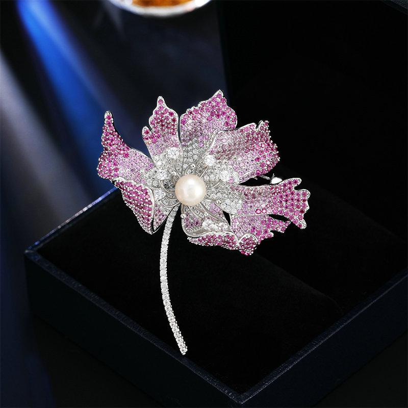 

Women s Light Luxury Design Elegant Imitation Pearl Ginkgo Leaf Brooch Fashionable And Versatile Niche Design Brooch