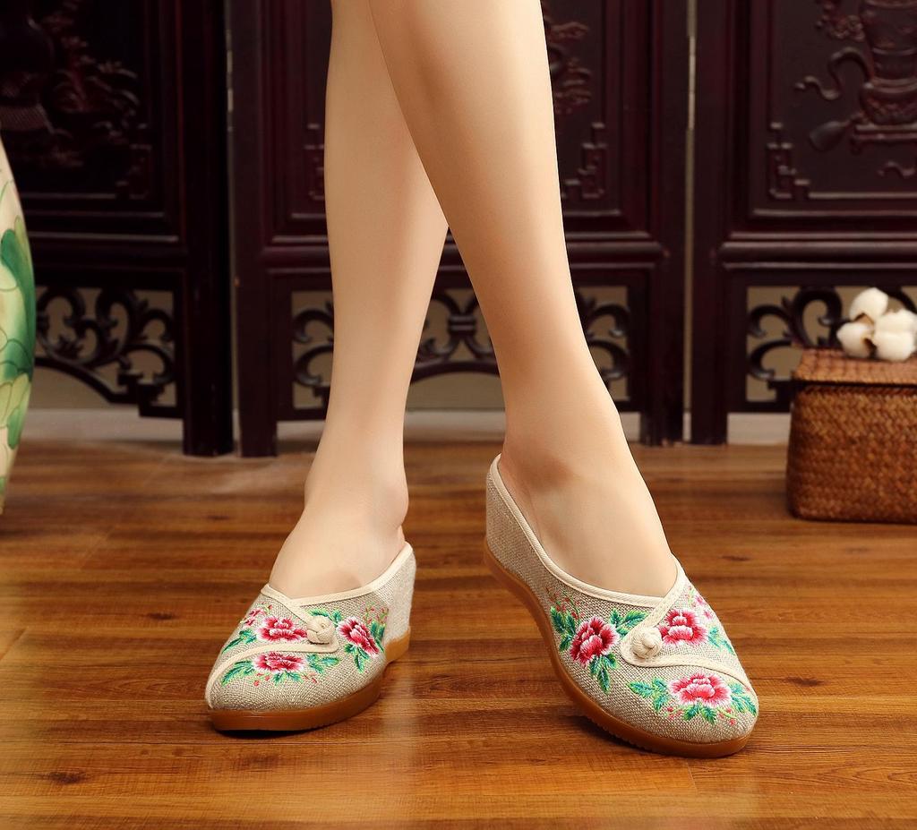 Elegante 2020 Bestickte Canvas-Hausschuhe mit Leinen-Keilabsatz