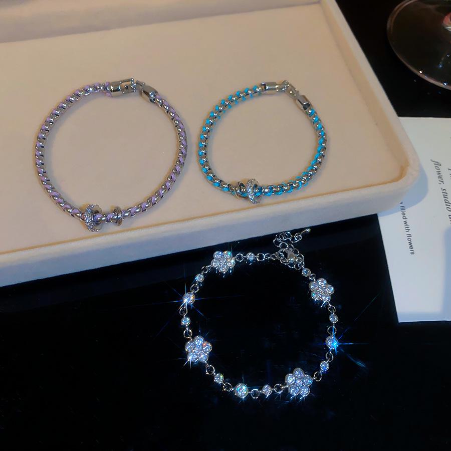 Elegant Zirconia Flower Bracelet: Luxurious Five-Petal Rope Design for Women