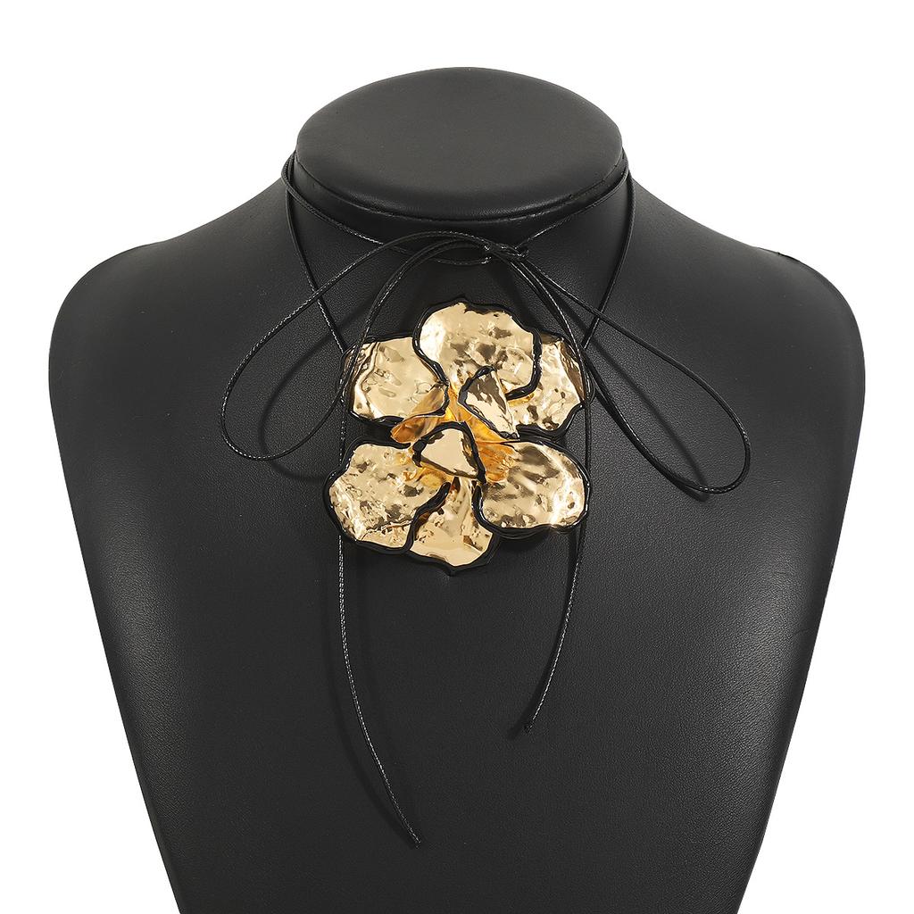 Tooxika Exaggerated Oil Drip Black Edge Three-dimensional Ruffled Flower Pendant Necklace Vintage Stacking Necklace