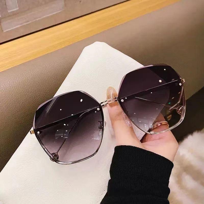 Summer Trend Sunglasses Frameless Trimming Gradual Change Color Sunglasses Women'S Fashion Large Frame Glasses