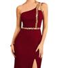 Elegantes One-Shoulder-Abendkleid mit gewebtem Metallgürtel und Schlitz