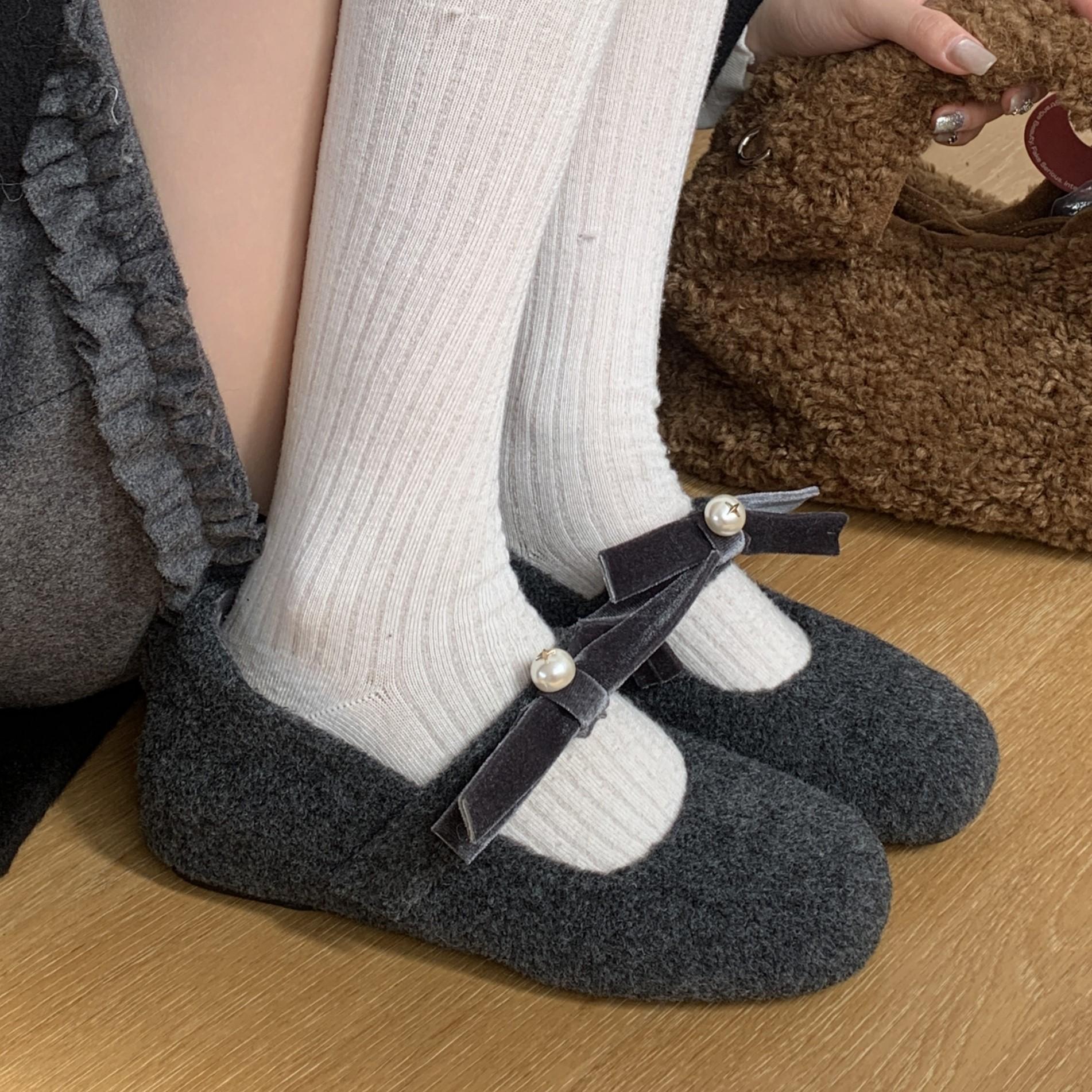 

Французские маленькие ароматные туфли Мэри Джейн 2025 бархатные теплые с круглым носком и неглубоким вырезом, с бантом и жемчугом, вечерние туфли 39