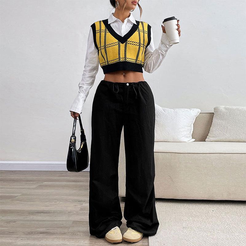 A New Autumn Korean-style V-neck Woolen Checkered Vest for Women