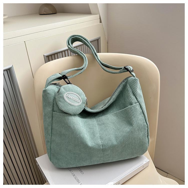 

Large capacity class corduroy bag 2025 new versatile tote bag shoulder messenger commuter bag bucket bag светло-зеленый