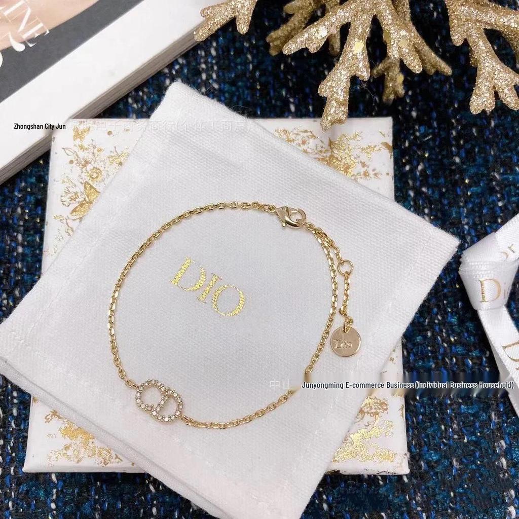 Women's Minimalist Diamond-Inlaid Letter Bracelet - Versatile Daily Wear Jewelry