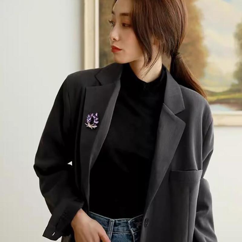 Elegáns lila virágos bross klasszikus luxus üzleti öltöny tű női lányoknak sokoldalú bross ruházati kiegészítők