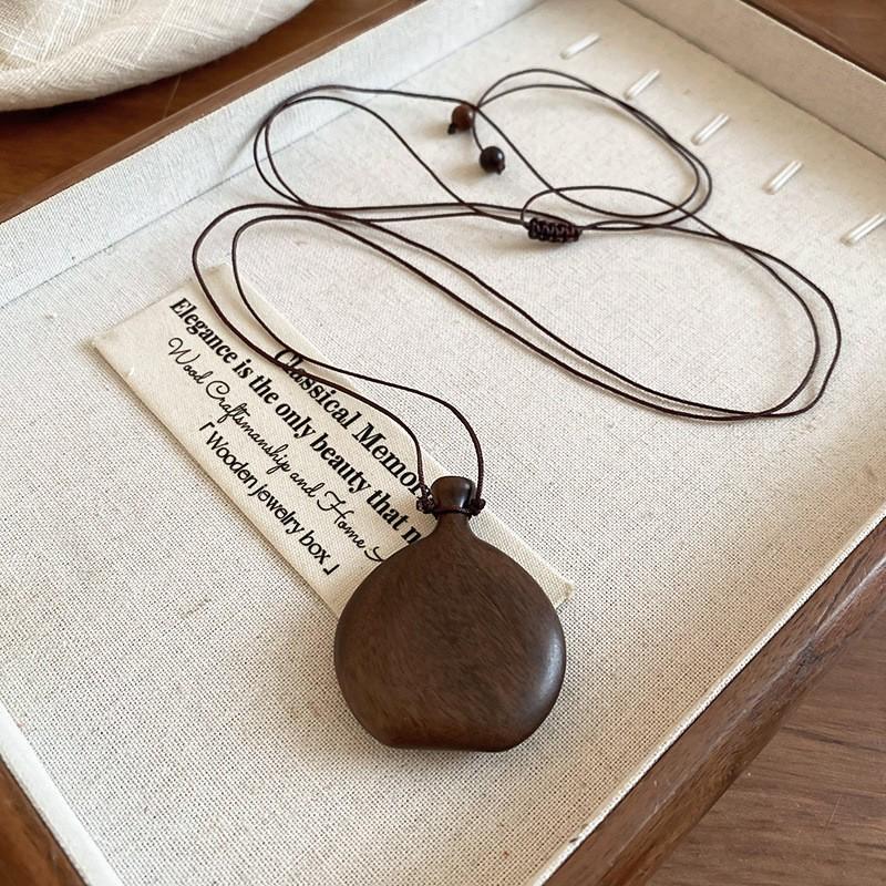 Love Pendant Necklace Internet Celebrity Fashion Versatile Sweater Chain High Sense Jewelry