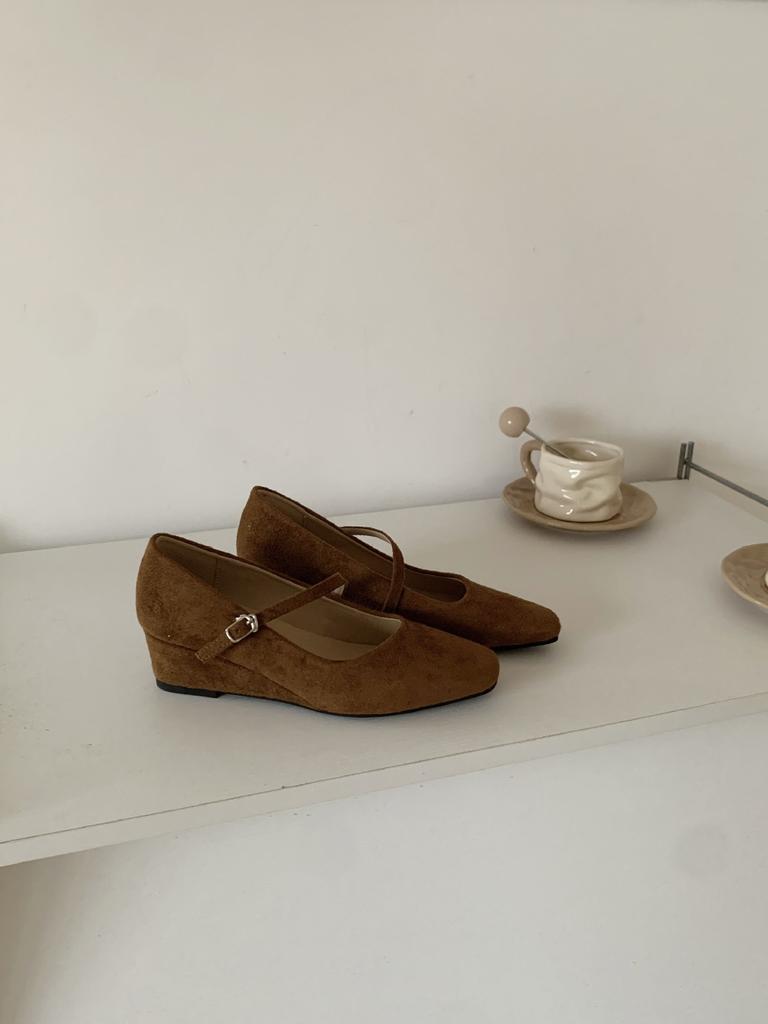 Retro Square Head French 2025 Autumn New Thick Heel One-word Buckle Suede Mary Jane Wedge Heel Single Shoes