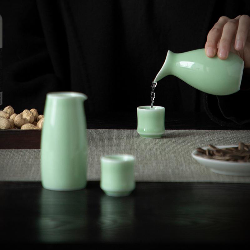 Chinese Style Ceramic One Pot Four Cups Blue and White Porcelain Wine Set Ceramic Wine Pot Wine Dispenser Baijiu Cup Gift 2025