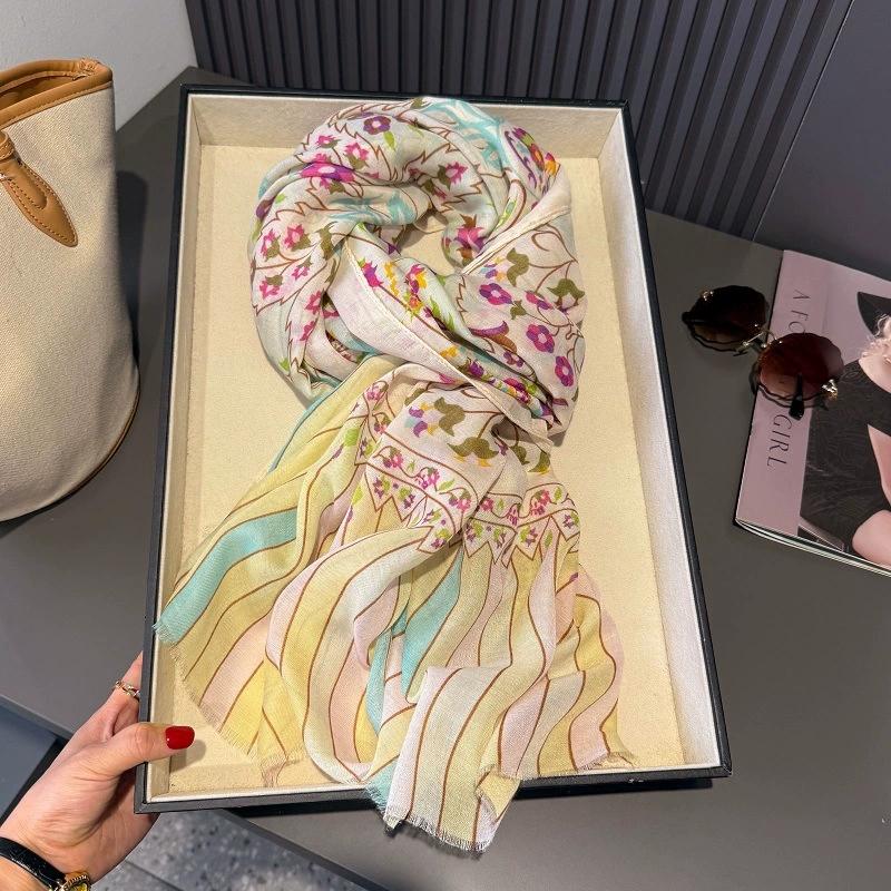 31 Designs Autumn Vintage Floral Tassel Viscose Shawl Scarf Lady High Quality Wrap Pashmina Stole Bufandas Muslim Hijab 180*90Cm