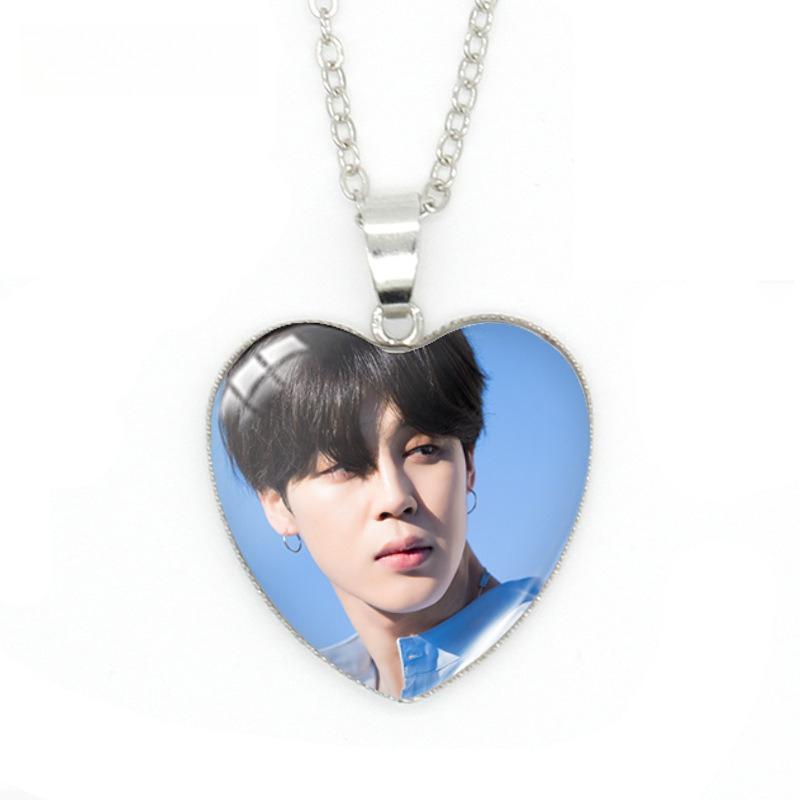 

Ожерелье с подвеской-сердцем BTS, Ожерелье с кабошоном из стекла с групповым фото Bangtan Boys в школьной форме, Подарок для фанатов K-pop ARMY 1