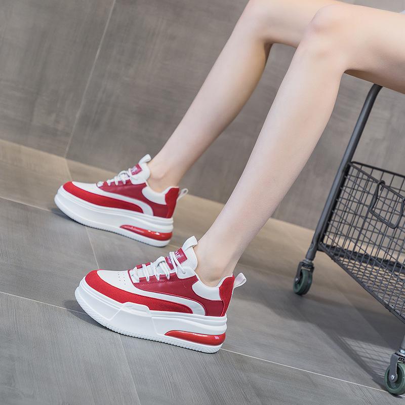 Leather thick sole inner height increase white shoes women's autumn and winter 2025 velvet new versatile sports and leisure board shoes tide