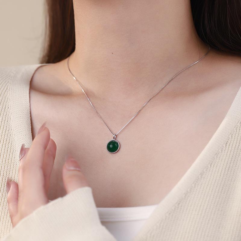 Green Bead Circular Necklace Geometric Retro Temperament Versatile Niche Personality Sweater Chain