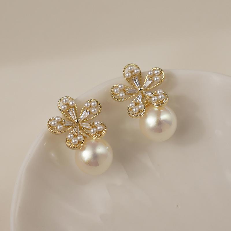 Korean Elegant Pearl Stud Earrings for Women: Versatile, High-Class Style Jewelry