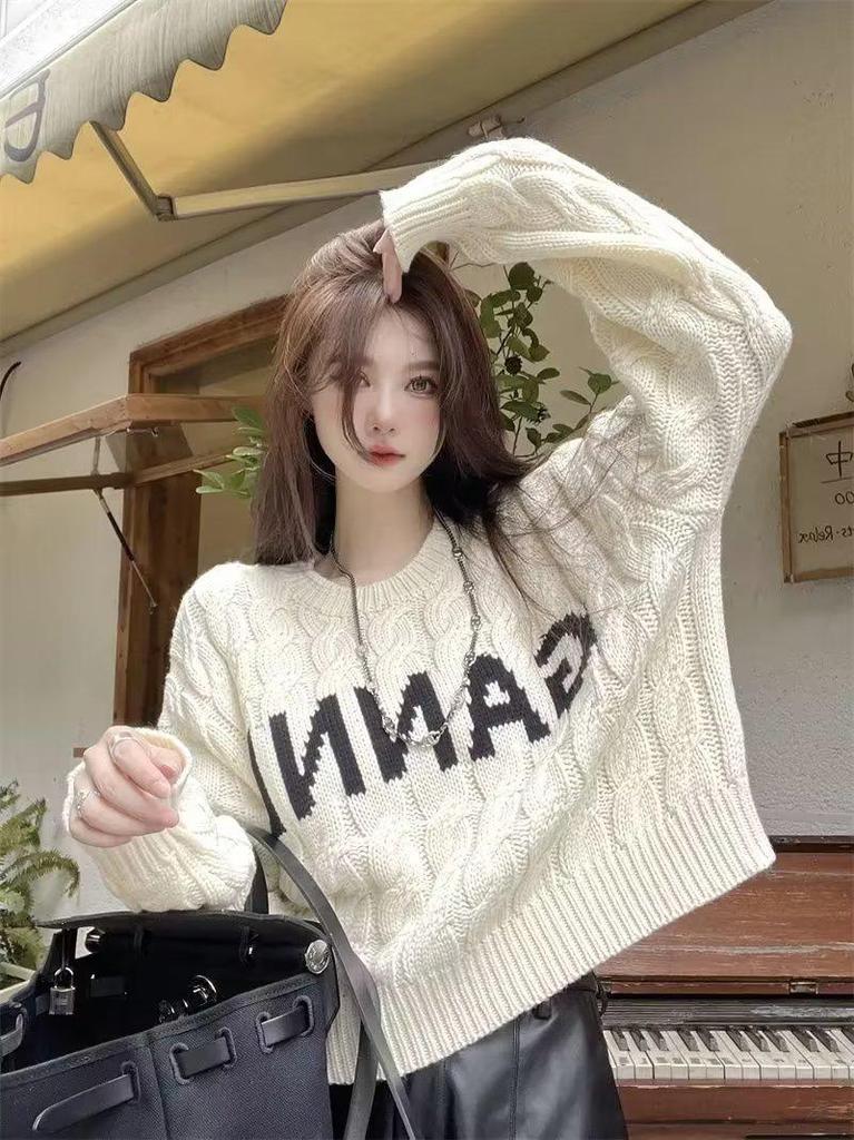 Women's Round Neck Retro Knit Sweater, Autumn/Winter 2026 Hong Kong Style