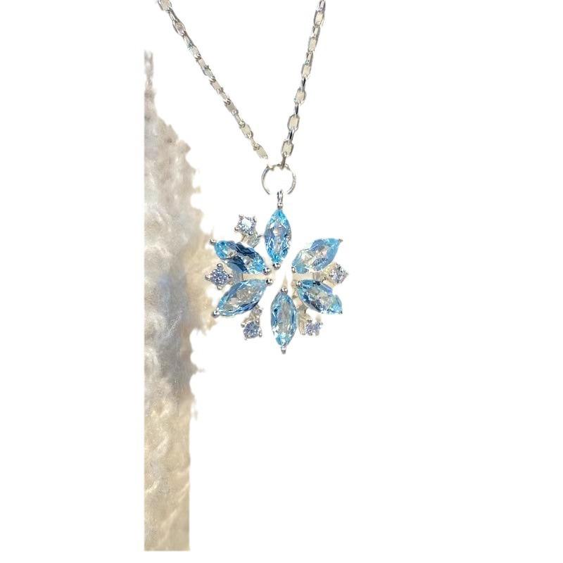 Ice Blue Zircon Snowflake Necklace Women'S Fresh And Versatile Niche Design Sense Collarbone Chain Light Luxury High-End Accessories