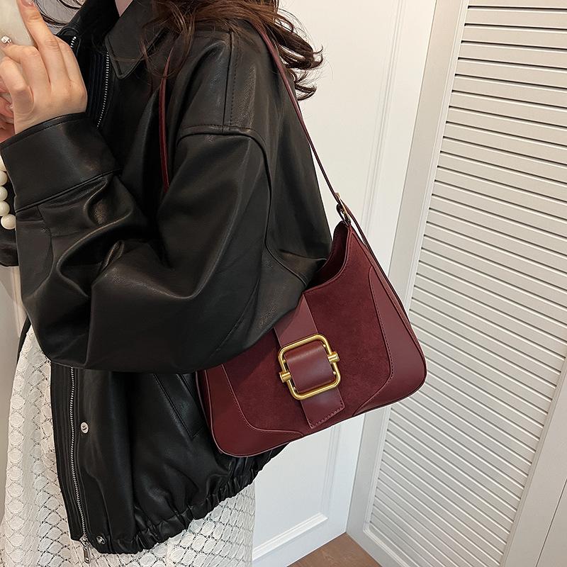 

Ретро контрастная сумка под мышкой женская 2025 новая модная модная сумка через плечо пряжка на ремне трендовая сумка-мессенджер 25*6*20 бордовый