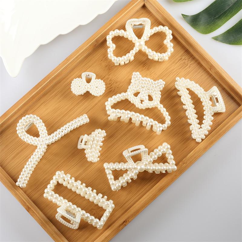 

Корейская стрижка назад Голова Волосы Когти Большие жемчужные волосы Поймать Женщины Простая симпатичная акула Заколка Маленькие мини-волосы Когти Аксессуары для волос