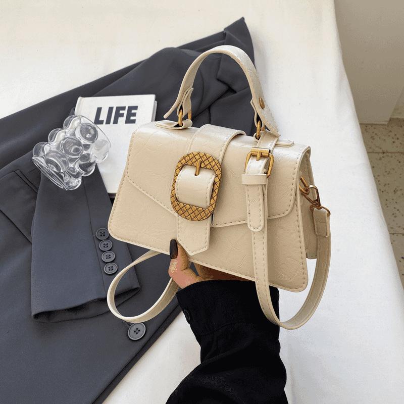 

This year s popular bags are women s niche new Korean version of versatile retro high-end small square bag, shoulder messenger bag. бежевый
