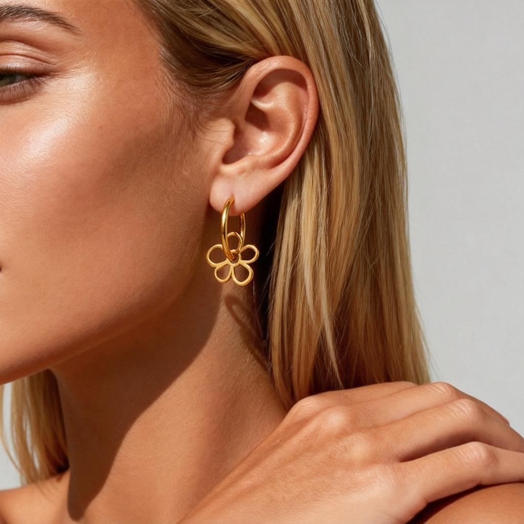 Orecchini a cerchio in acciaio inossidabile a forma di fiore INS, resistenti all'appannamento, lusso premium, orecchini a cerchio in acciaio al titanio cavo placcato oro 18K, gioielli per orecchie