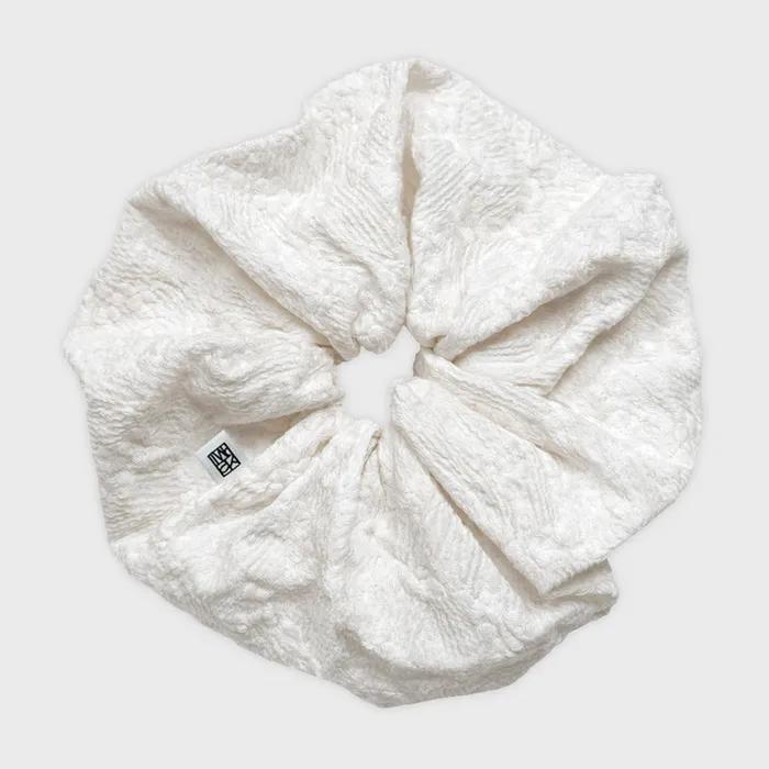 lowback big scrunchie (ivory embroidery)
