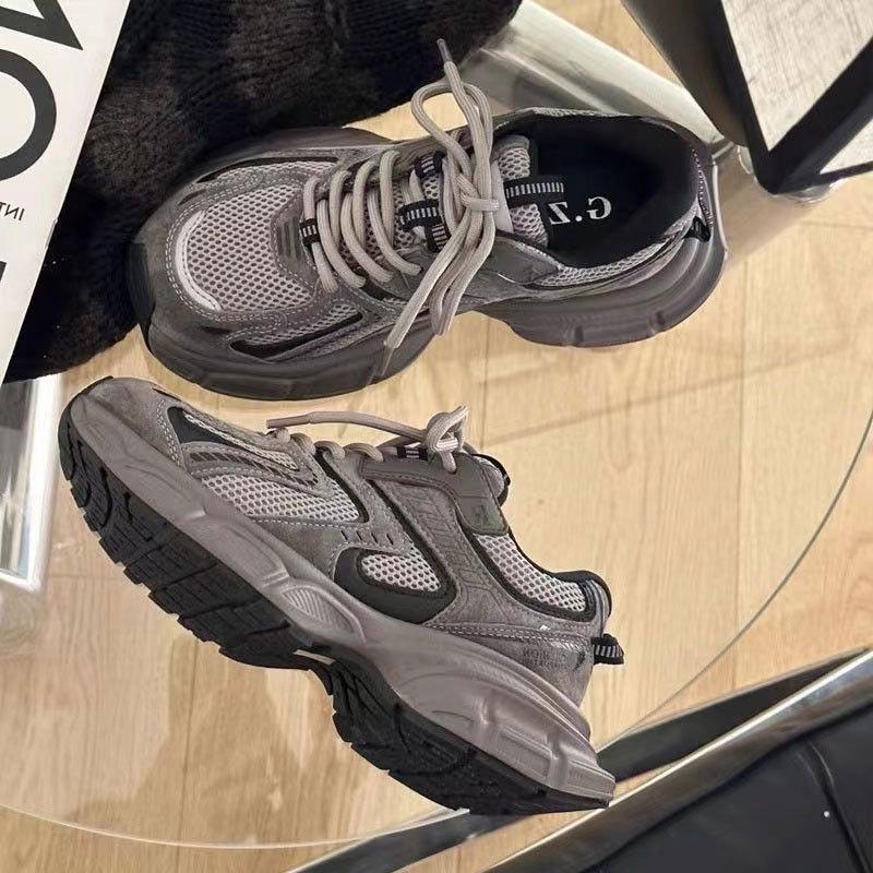 Leichte und atmungsaktive vielseitige Sport- und Freizeitschuhe für Damen für Frühjahr und Herbst 2025, neue koreanische Version mit erhöhter Plattform, Dad-Schuhe für