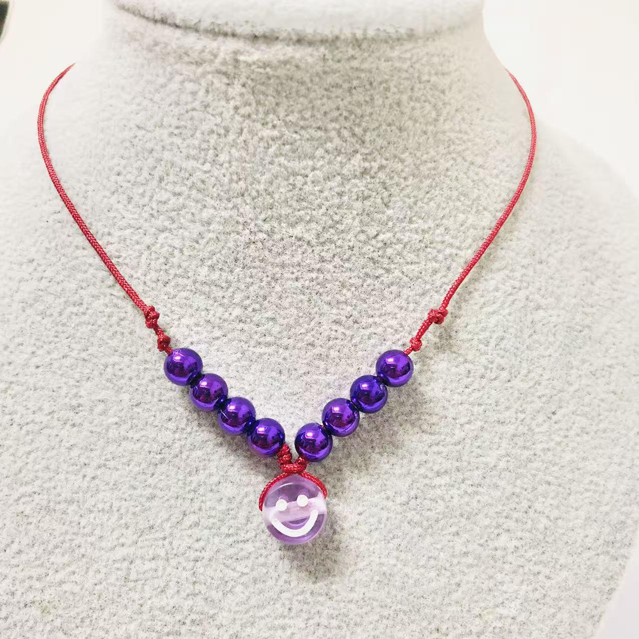 

Червоне щасливе смайлик намисто-підвіска - Нішевий дизайн, Універсальна прикраса фіолетовий
