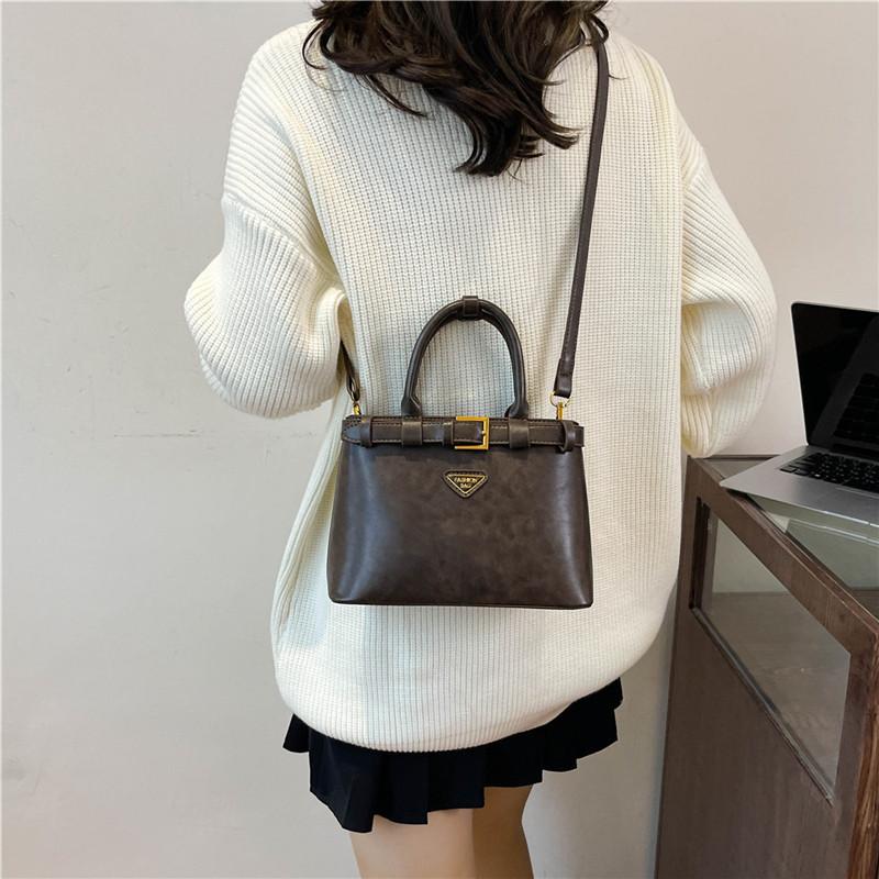 Retro Bag Women's Bag 2025 Winter New Simple and Fashionable Versatile Handbag Oily Leather Hand Carry Messenger Bag
