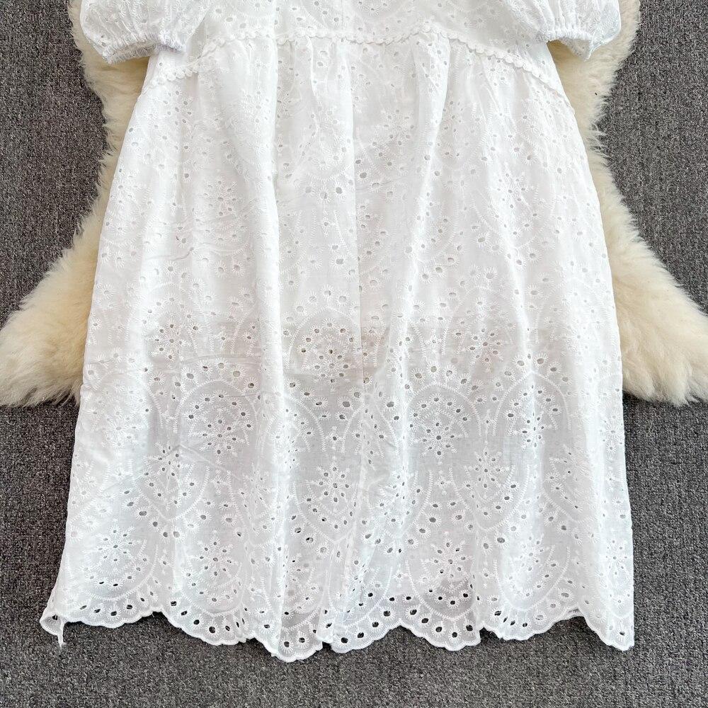 Retro Palace Temperament Round Neck Waist Show Thin Hook Flower Hollow a Word Lace Dress Elegant Large Skirt