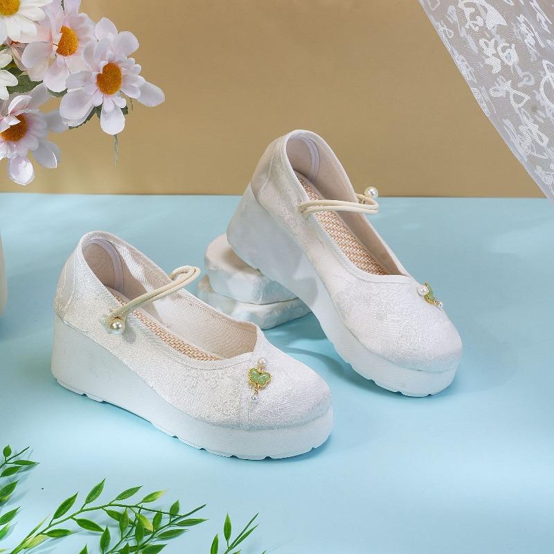 

Old Beijing cloth shoes plain and elegant low-heeled women s single shoes Hanfu shoes people new plain dark flower thick heel new shoes 35 белый