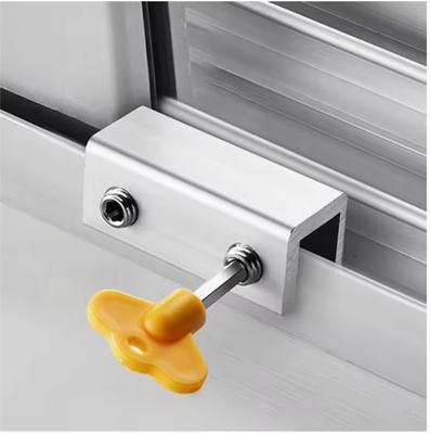 1 szt. Blokada Okna Stoper Regulowane Blokady Okien Przesuwnych Blokada Bezpieczeństwa Ramy Drzwi Blokada Ograniczająca Bezpieczeństwo Dziecka Klamra Blokująca