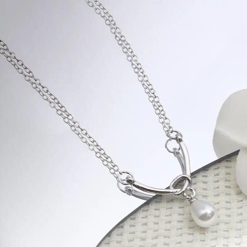 Korean Pearl Necklace: High-End Silver Clavicle Chain with Niche Design, Perfect for Light Luxury and Sweater Pendants.