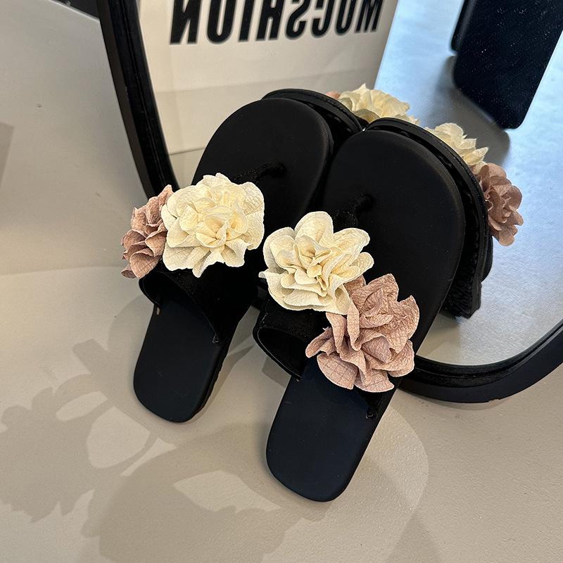 

Internet celebrity new fairy style temperament fashion flower sandals 2025 summer new new Chinese flat bottom slippers 35