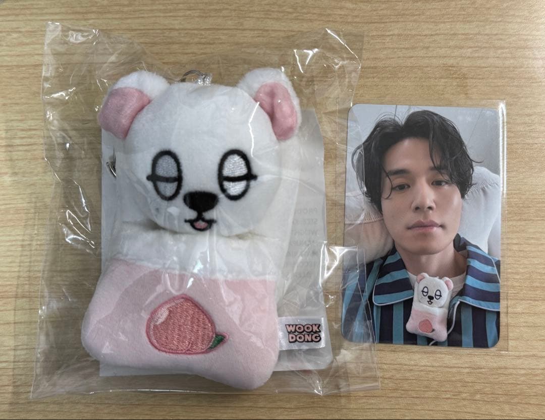 

[Б/У] Раскладное одеяло Ukdong с брелоком и коллекционной карточкой (Корея)