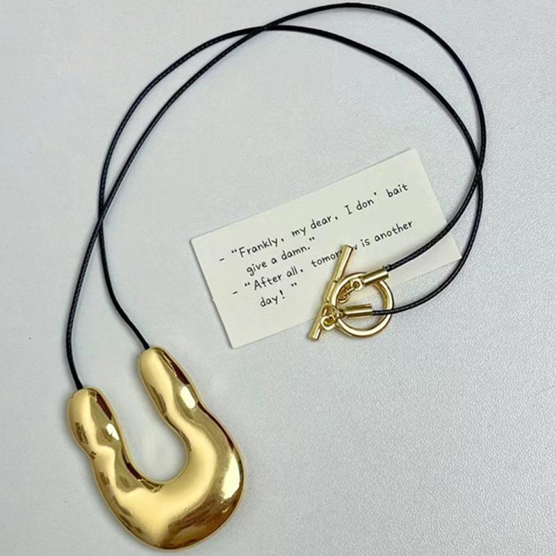 U-Shaped Horseshoe Pendant Necklace Simple Clavicle Chain Alloy Material Birthday Gift for Women Girls Choker Necklace