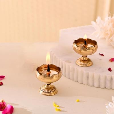 Messing Lotus Diya für Puja Set mit 2 - Lotusblumen Diya für Pooja-Raum, Tempel, Mandir, Büro, Öllampe Diya für Heimdekoration