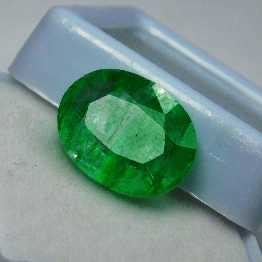 Emerald Green Colombian 7 Ct Natural   Oval Cut Loose Gemstone