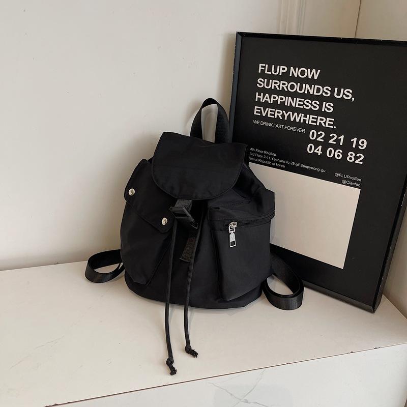 New Korean version of leisure niche design handbag large capacity personalized student class commuting leisure backpack