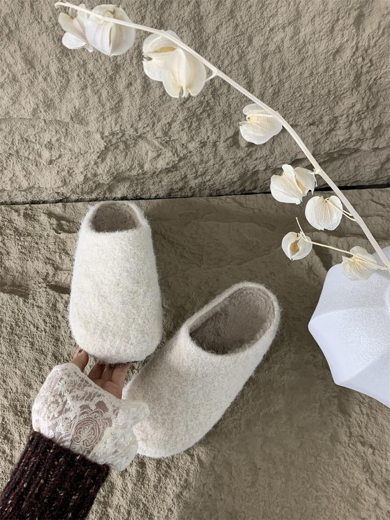 Mao Mao Slippers Women's Winter Mao Mao Slippers Flat-bottomed Comfortable Half Slippers Women Wear Fleece Shoes