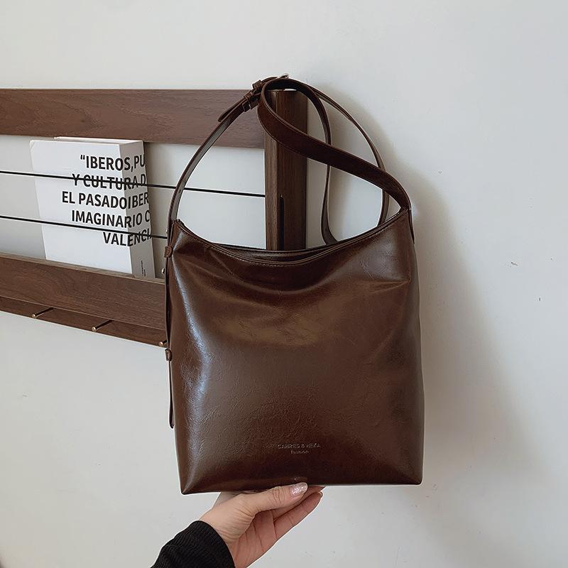 Versatile Single Shoulder Armpit Bag Women's New Casual Soft Leather Large-capacity Commuter Bucket Bag