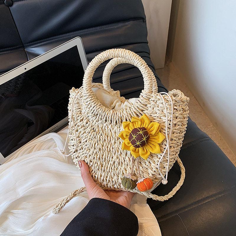 Summer woven bag women's niche design semi-round straw woven bag leisure vacation wind beach bag women's portable messenger bag