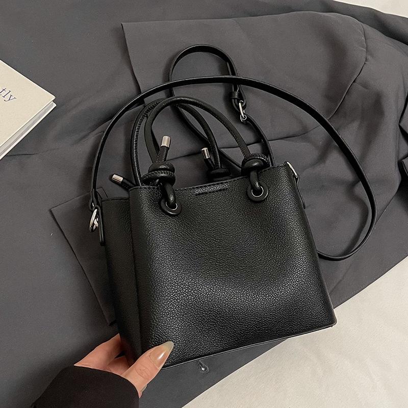 2025 New Simple Solid Color High-end Portable Bucket Bag Spring and Summer New Versatile Casual Commuter Messenger Bag
