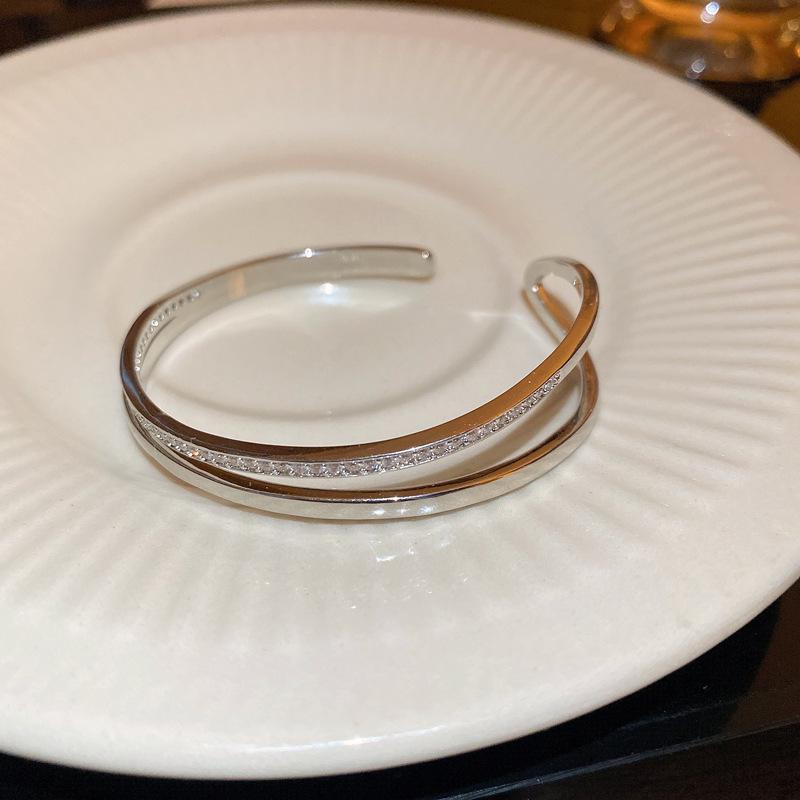 Zircon Diamond-Set Grid Bracelet: Elegant, Luxurious Niche Design for Women