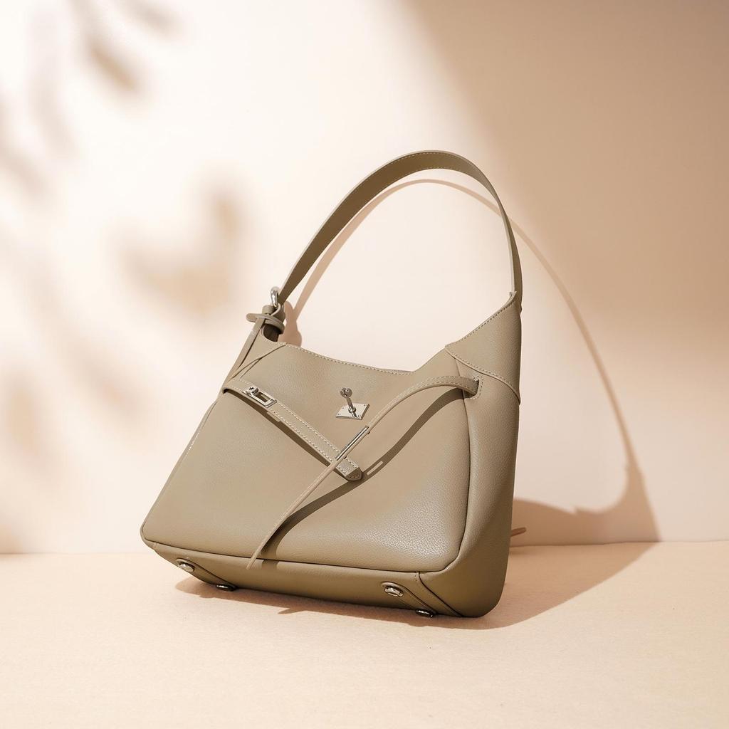 2025 Autumn/Winter Genuine Leather Women's Single Shoulder Crossbody Bag - Chic Niche Design, High-End Fashion, Simple Underarm Style