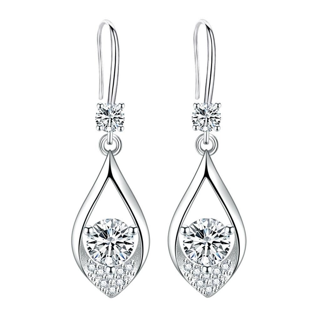 Retro Style Woman with Water Drops Earrings
