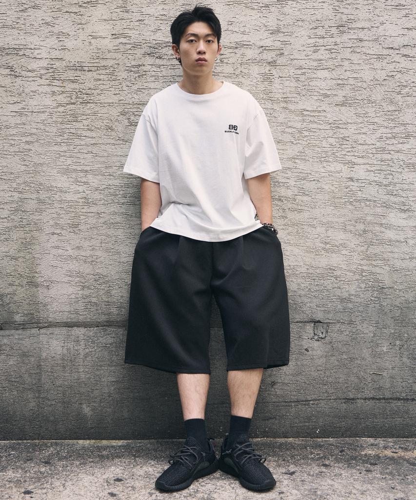 Beokeuldaun Comfort One-Pleat Long Wide Bermuda Sweatpants (Black)