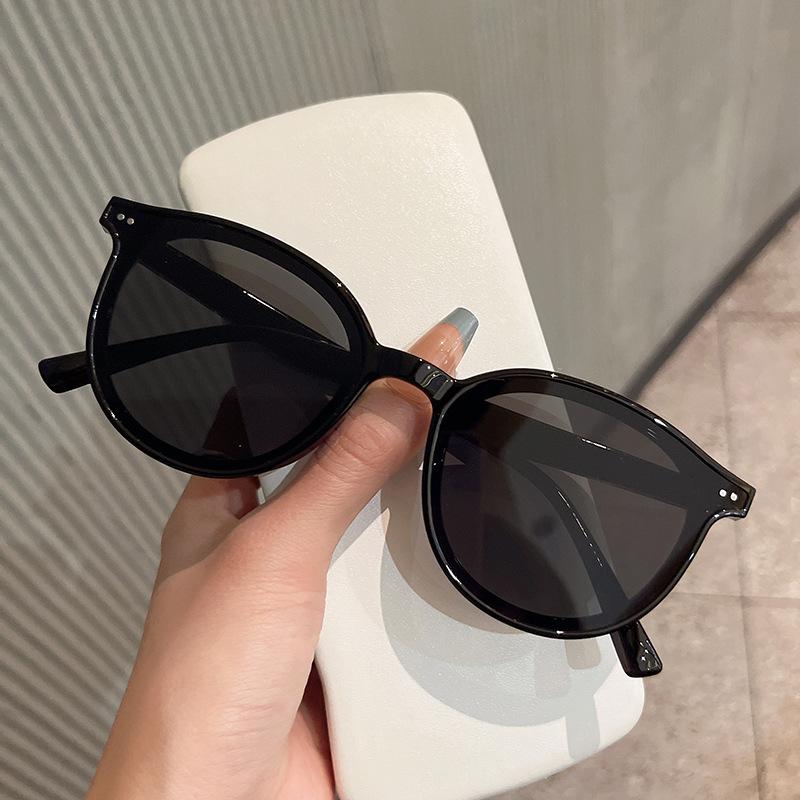Fashion Style Sunglasses Women Rivets Decoration Anti-Glare Women'S Sun Glasses Beach Playing Man Sunglass